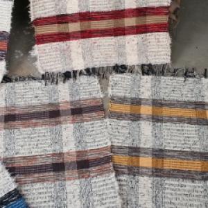 Tapete de algodão listrado com fio de chenelle 50x80cm com variedade de cores nas listras Ref.042