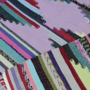 Beira cama de malha geométrico 75x150cm colorido Ref.057