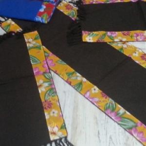 Jogo com barrado em chita para cozinha 3 peças 2 tapetes de 45x75cm 1 passeir de 45x145cm